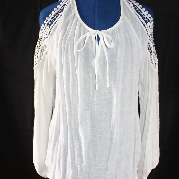 BY DESIGN Ivory Cold Shoulder Casual Blouse Shirt Top Size Medium - Picture 1 of 16